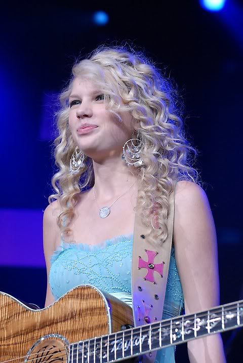 acm07_mconcert_taylorswift10_h_p_aab3d67a4a9cdc227c860271a7274353d01e0c00.jpg