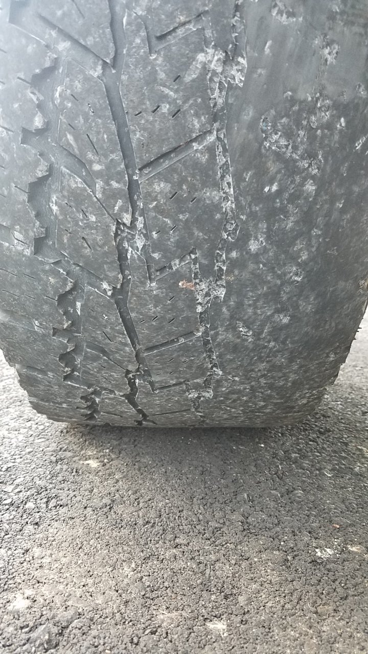 Affected side tire wear.jpg