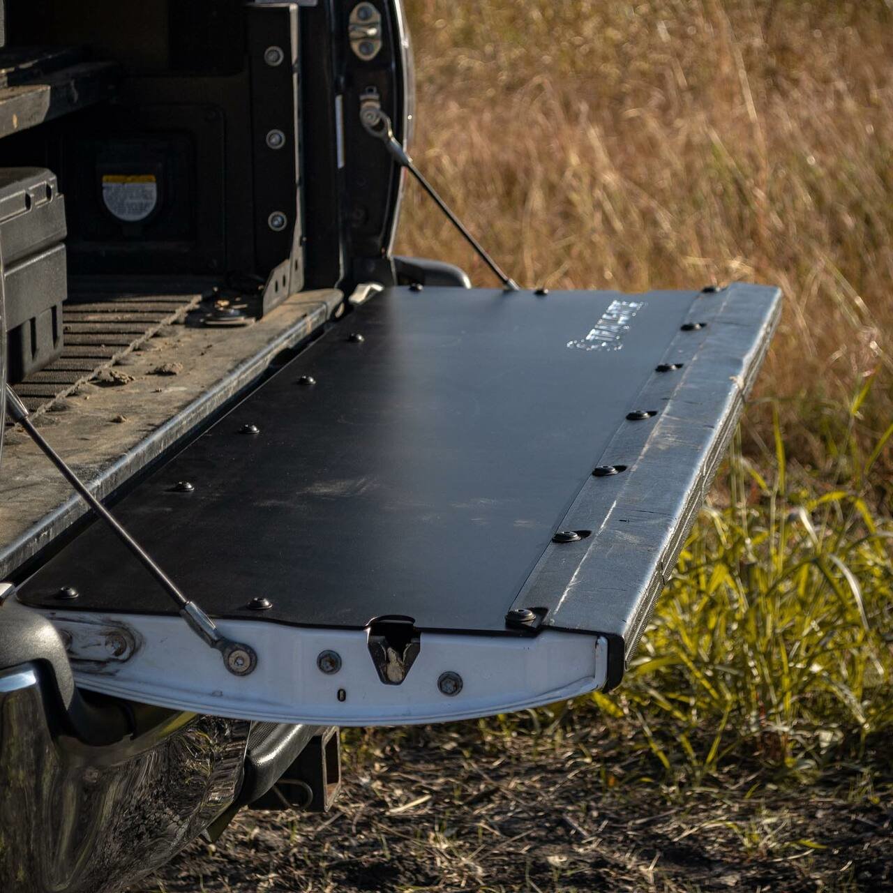 al-offroad-trailgate-panel-no-cup-holders-onyx__77012.1636074333.jpg