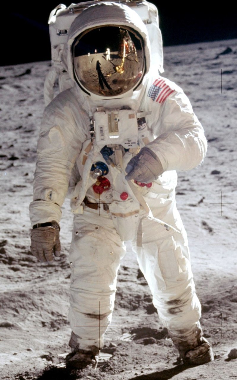 Aldrin_Apollo_11_cropped.jpg