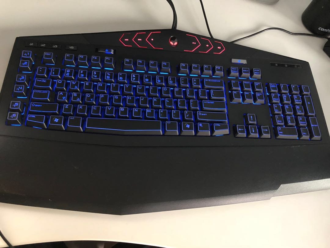 alienware_tactx_keyboard__1538906559_ea635b81.jpg