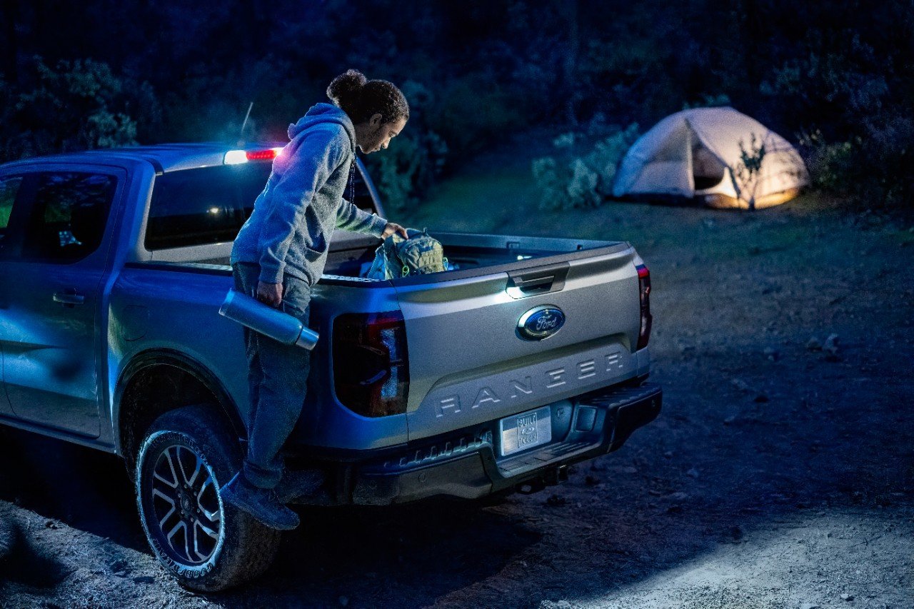 All-New Ford Ranger Lariat_20_Zone Lighting.jpg