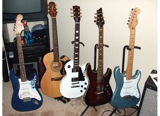 AllGuitars_8a351475b60f8272a00f9eede21253ddfef49c13.jpg