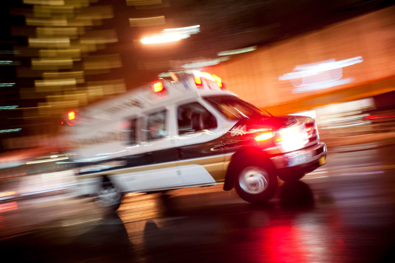 AMBULANCE-2-superJumbo.jpg