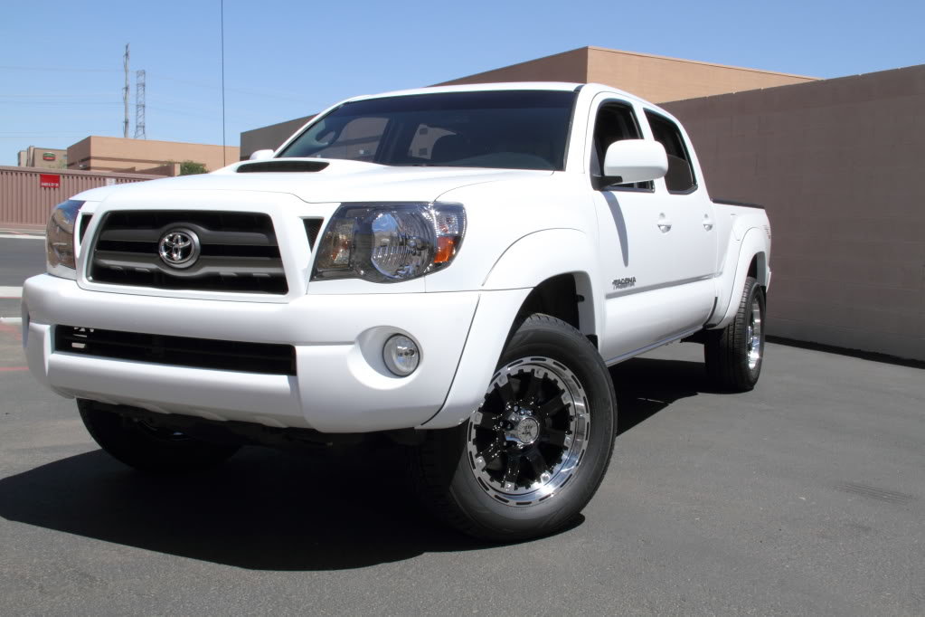 AMOArmorWheelandYokohamaYK580tire2_7224512945b605bf807cad0158a1fc133a3d9d9f.jpg