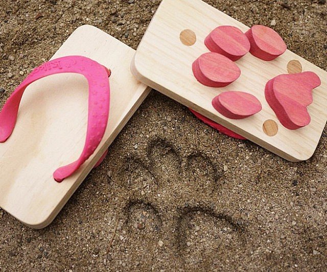animal-footprint-sandals1-640x533.jpg