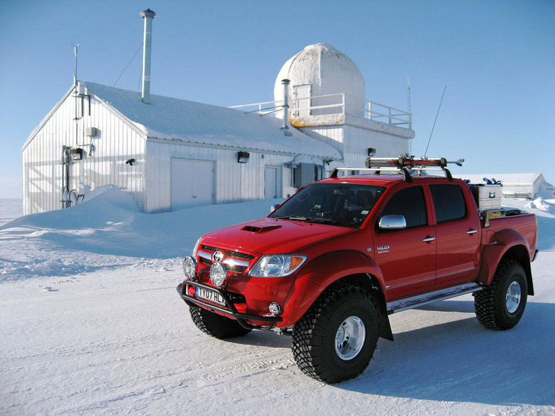 arctic-trucks-hilux-red-top-gear-2.jpg