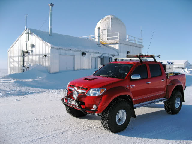 arctic-trucks-hilux-red-top-gear-2_6d5c9b39b4d7e45aa9b7197deeffeddf6e434ae9.jpg