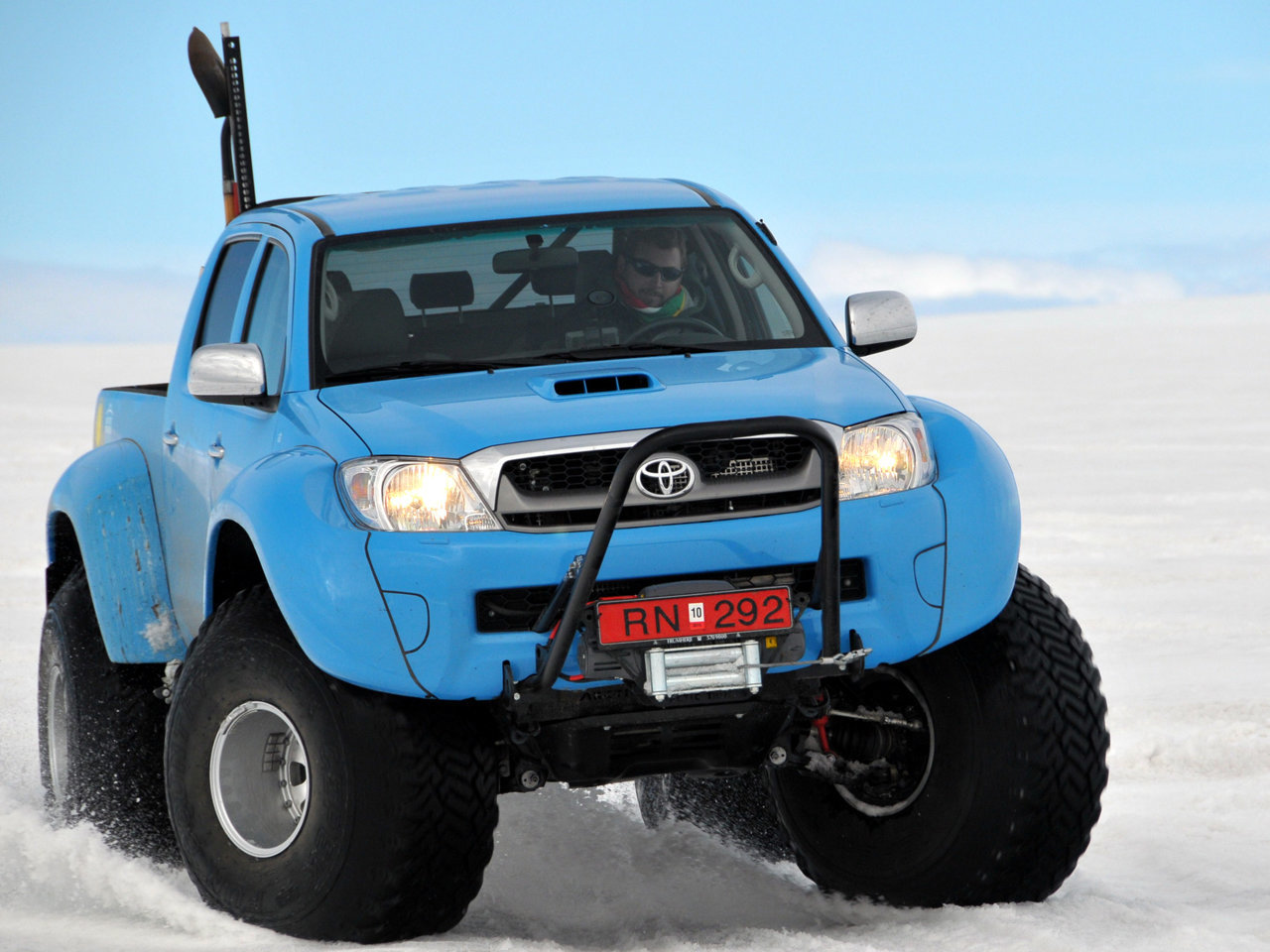 arctic_trucks_toyota_hilux_at44_21.jpg