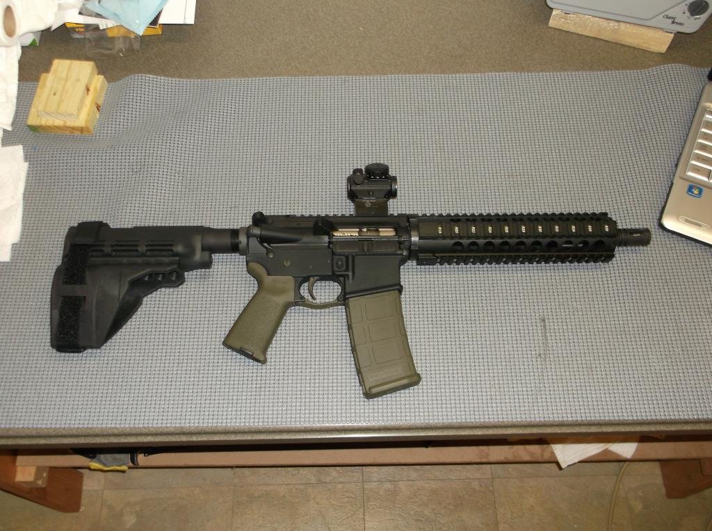 ARPistol003_zps442e885c_c1e14c0efb7a12c89d6a1cbce627ee24632b218b.jpg