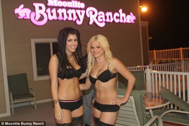 article-2087496-0F7DF9A400000578-929_634x422.jpg