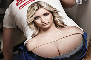 ass-crack-cleavage-t-shirts-1-30101-1342037248-4_big.jpg