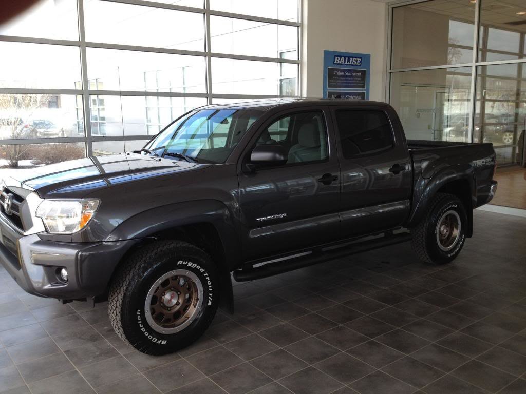 AtTheDealer2_zps1bb8c29a_dd2000e85668198fd976b790a3286f28575e2168.jpg
