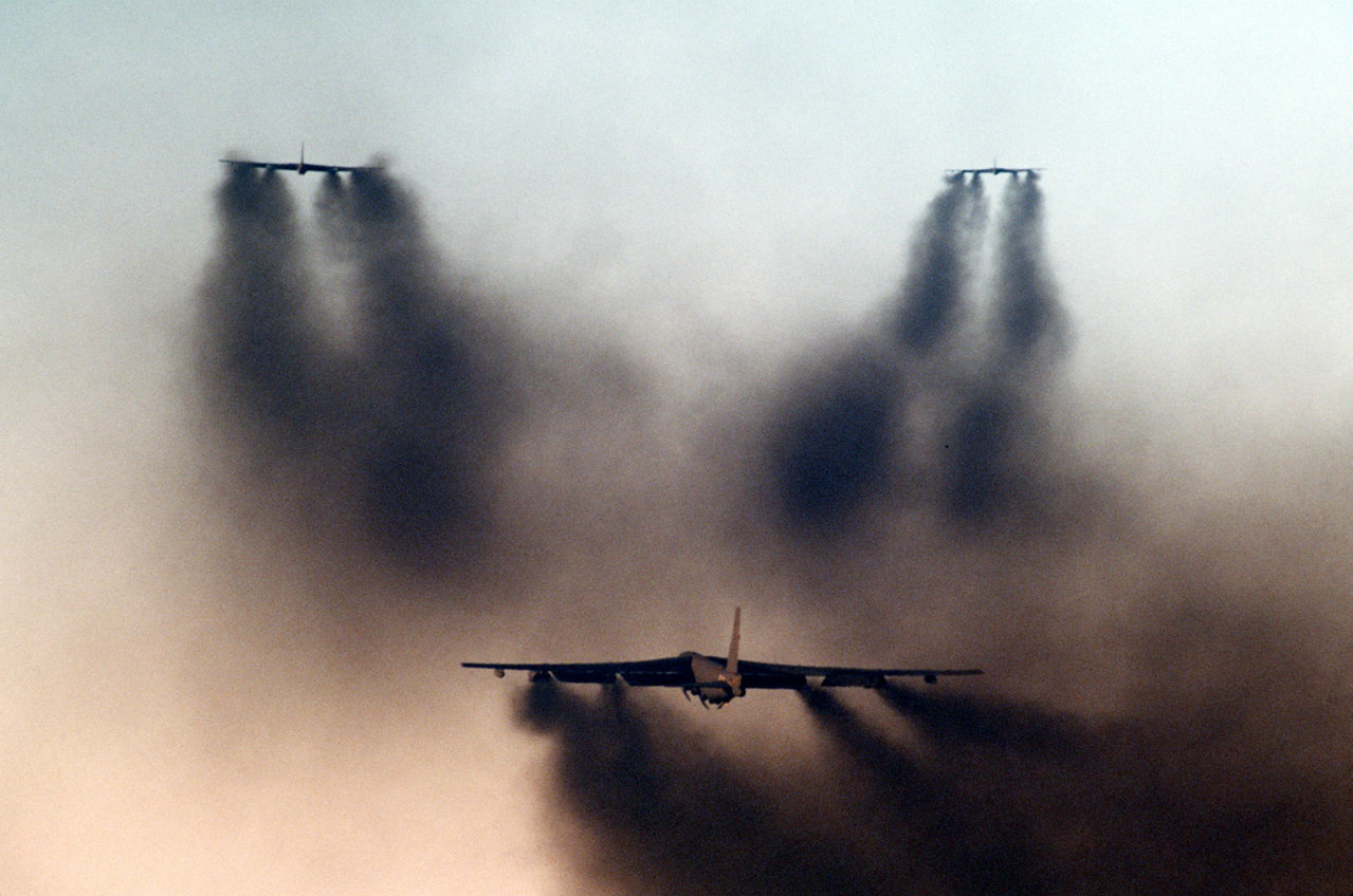 B-52Gs_taking_off_from_Barksdale_AFB_1986.jpg