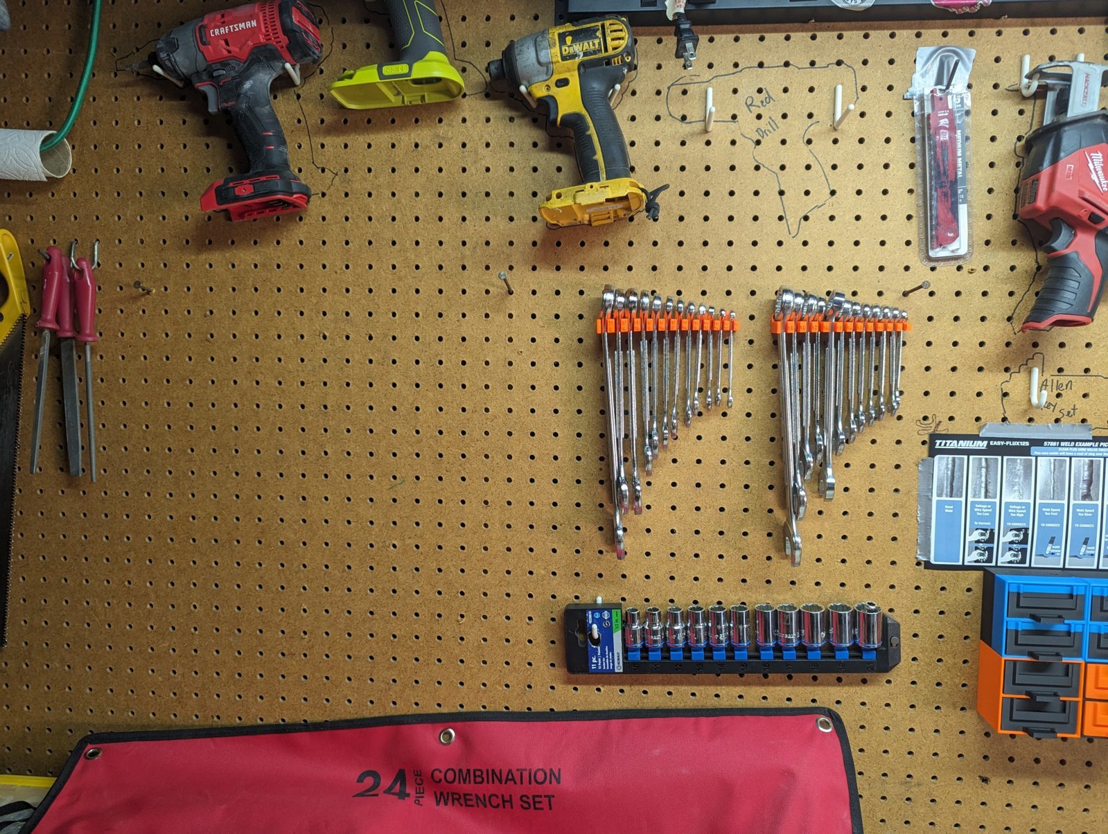 B - Wrench (spanner) holder, pegboard mount (1).jpg