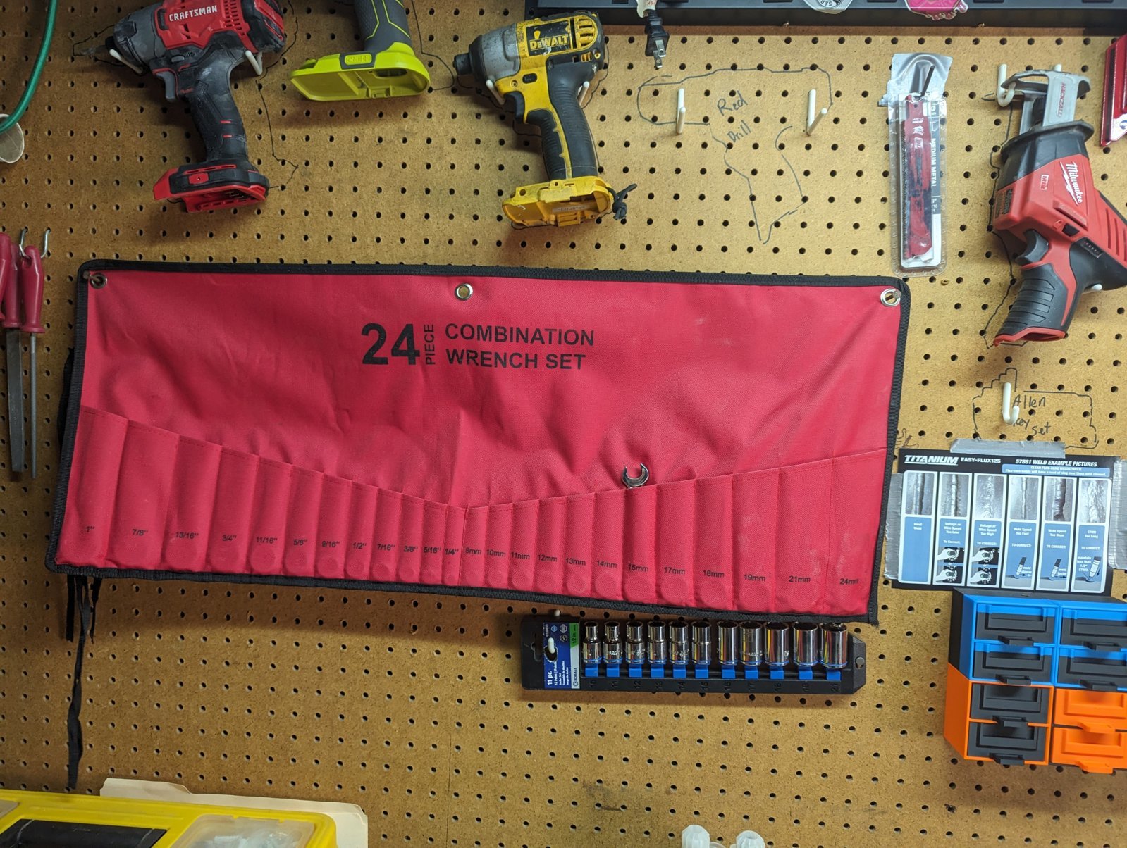 B - Wrench (spanner) holder, pegboard mount (2).jpg