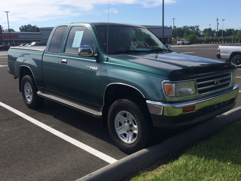 Toyota Stalking, er...um, SPOTTING with Charlie™ (Hilux/Truck and T-100 ...