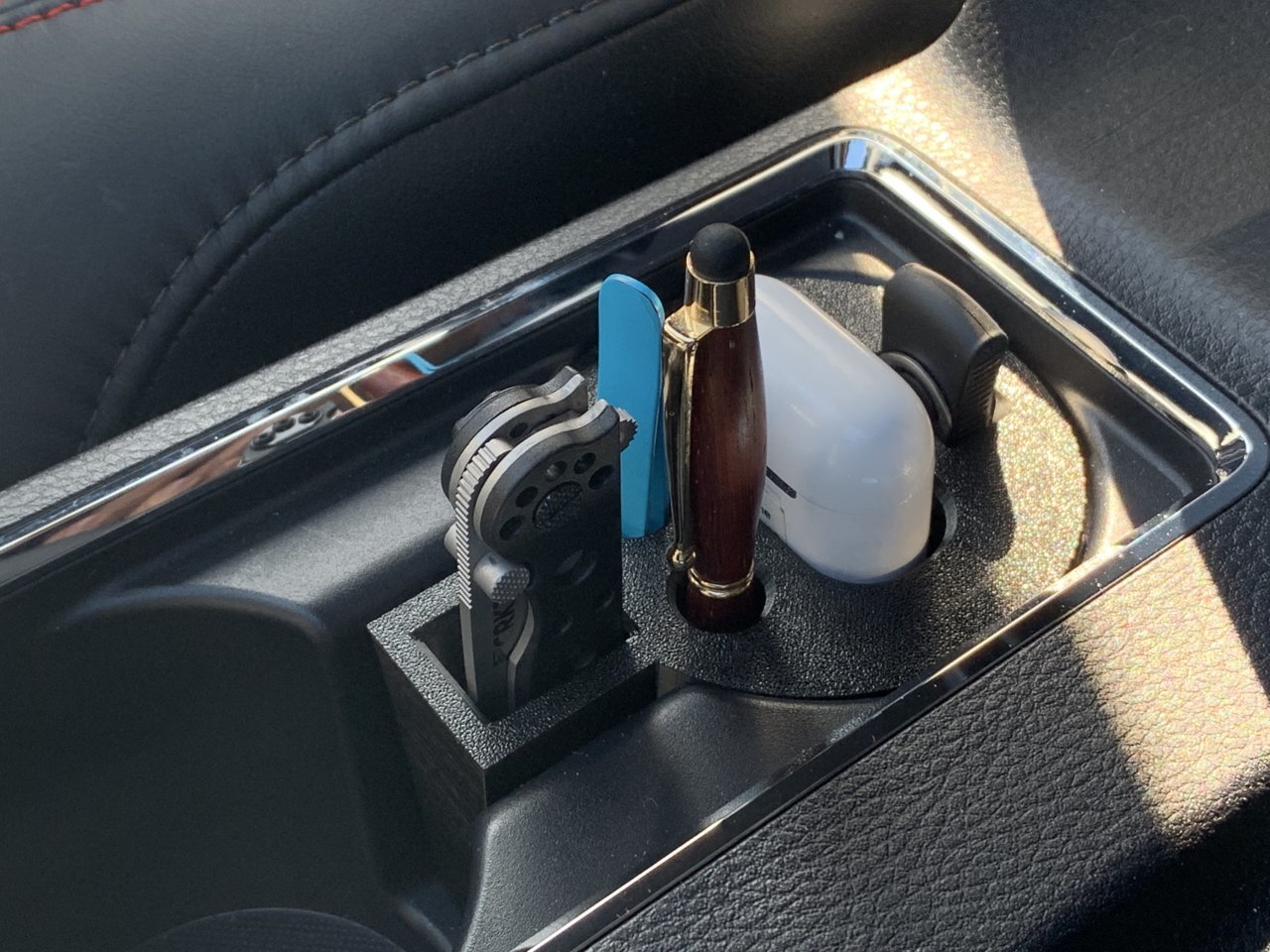 17 Amazingly Useful Things To Keep In Your Car At All Times