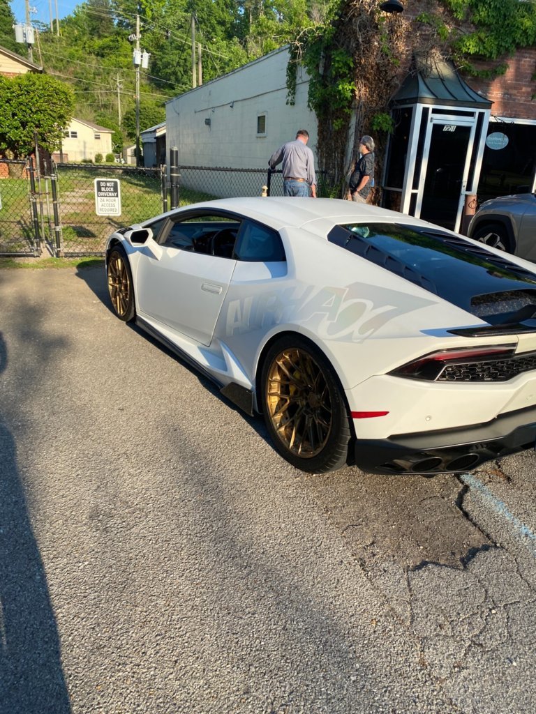 Baad Lambo Parking.jpg
