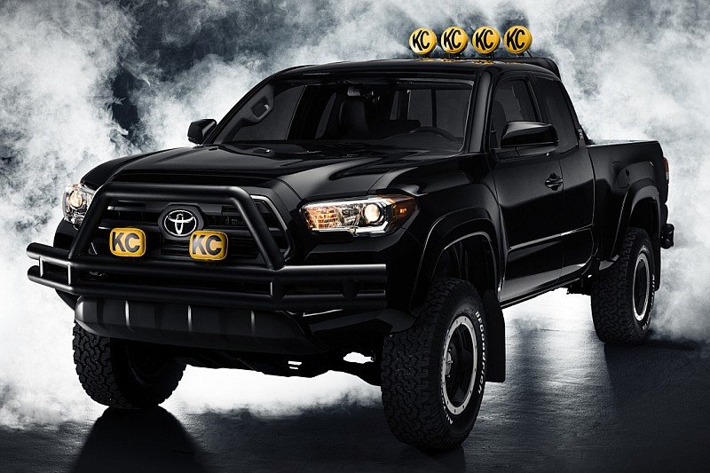 Back-To-The-Future-Toyota-Tacoma-Concept-01.jpg