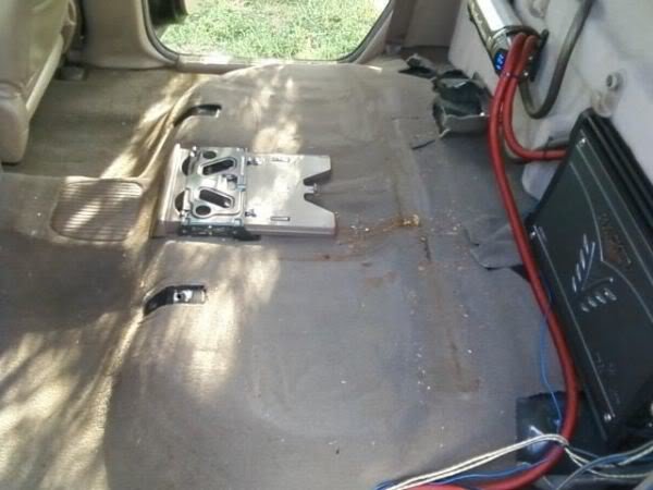 Backseat_9c95e072bd0fd097fa0d7e2dc2e8af2701dcda7d.jpg
