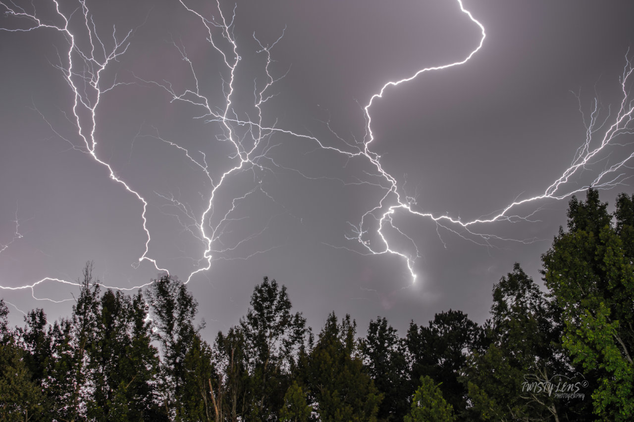 Backyard Lightning 8-12-2021.jpg
