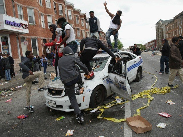 baltimore-riot-police-car-AFP-640x480.jpg
