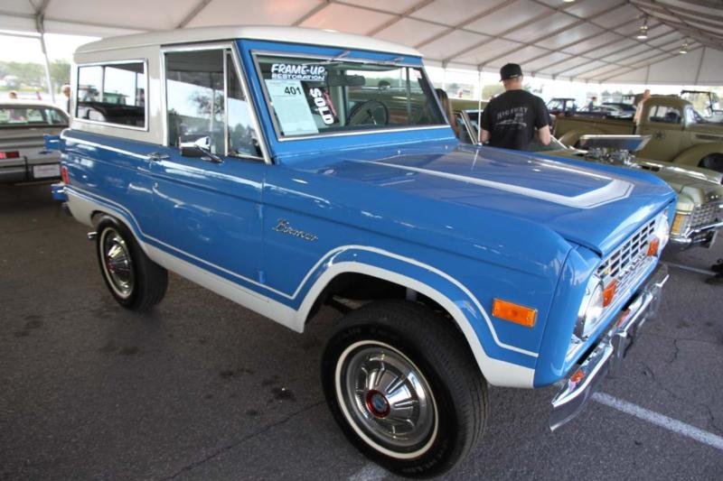 Barrett-JacksonScottsdale2015_401_Ford_1977_Bronco_Wagon 4x4_U15GL034591_.jpg