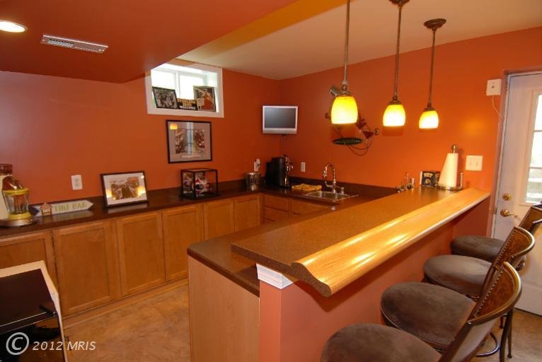 Basementwetbar_06db2bb0c1858189f4fd3eb14a2f4623aef00705.jpg