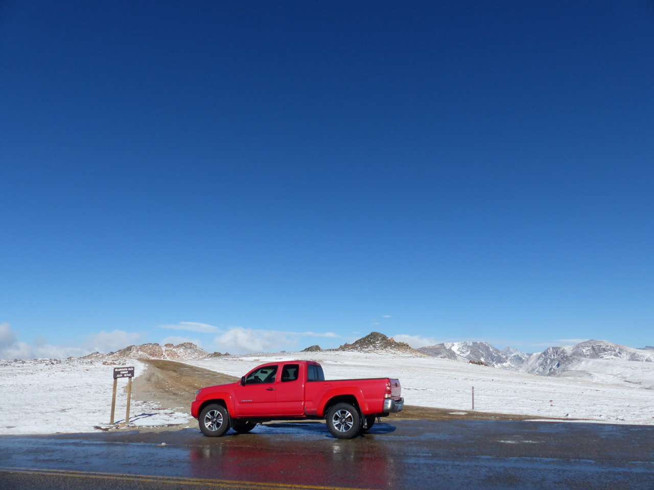 Beartooth Pass Summit.jpg
