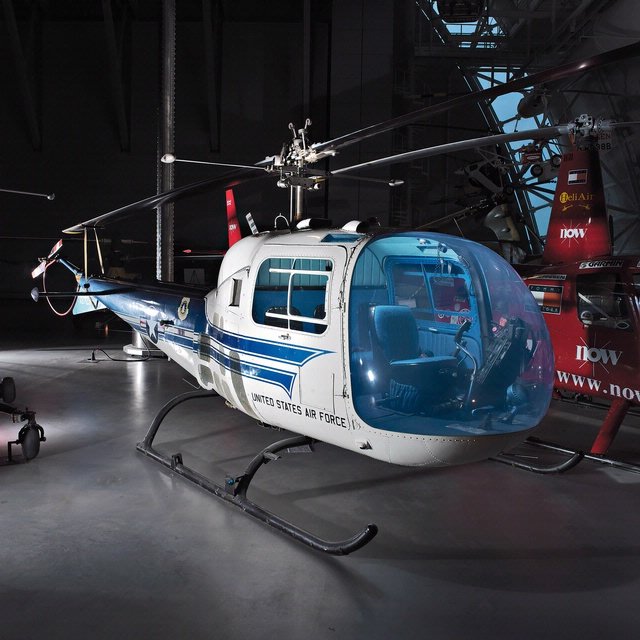 Bell-H-13J-BF-Souix-57-2729-at-Stephen-V.-Udvar-Hazy-Center-NASM.jpg