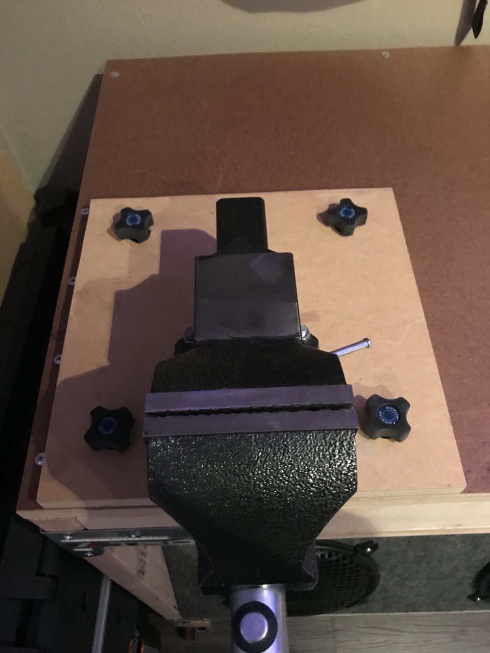 benchvise2.jpg