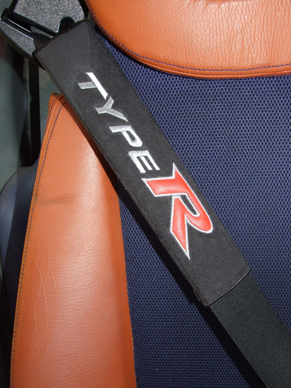 big_2-type-r-black-luxury-suede-seat-belt-pads_0b5e235ca218d501f8e0397c91666077.jpg