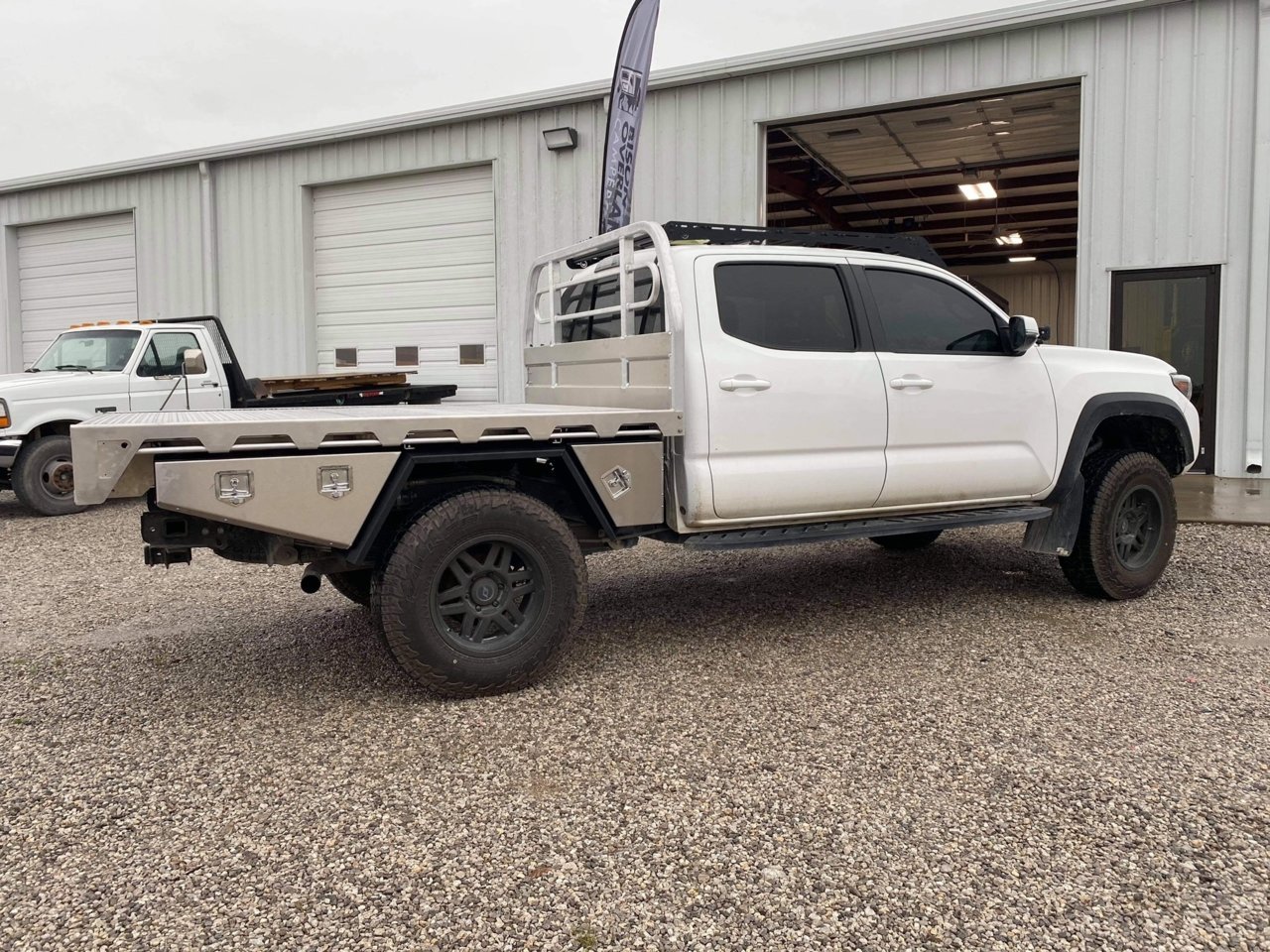 BISON OVERLAND CAMPERS SUMMIT EXPEDITION TRUCKS TOYOTA TACOMA 7FT UTE TRAY FLATBED 1.jpg