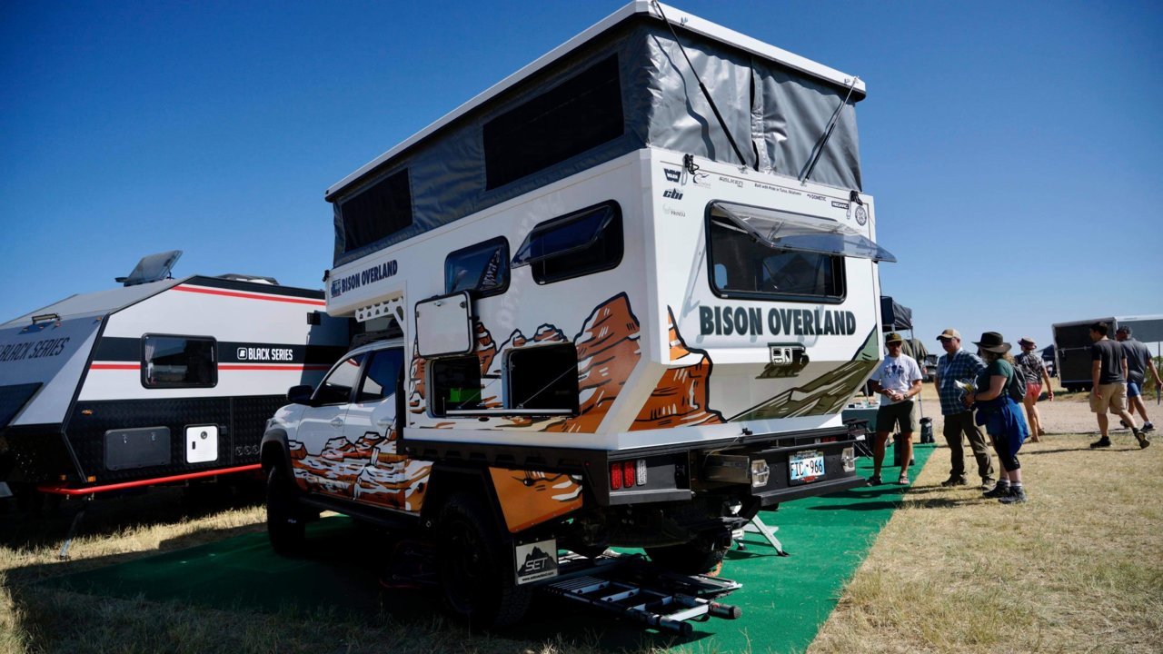 Full Size Pickup Trays Flatbeds - Summit Expedition Trucks - SET Overland