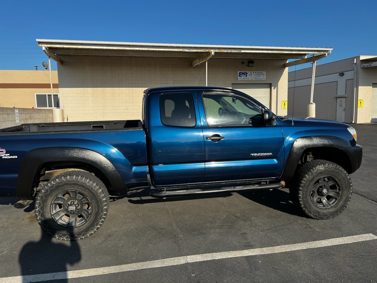 Black fenders Side View.jpg
