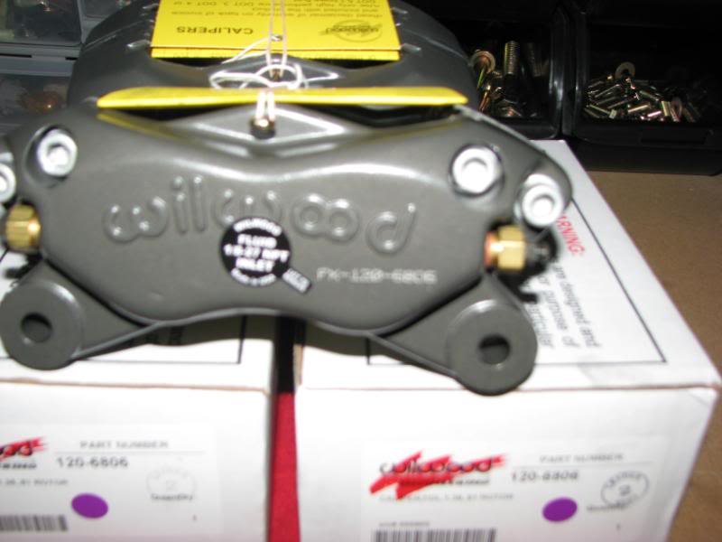 BrakeCalipers014_d6fe6da4ef81eed2e4e7d7b343a84f56c5c2b9eb.jpg