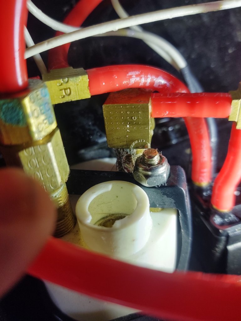 brass fitting air bags pass side.jpg