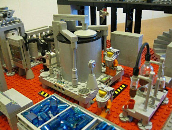 breaking-bad-LEGO-meth-lab.jpg