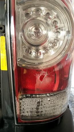 broken_taillight_zpskjrkuprk_035dc2cfc85865a36cc16a2dcd17c52c23488616.jpg