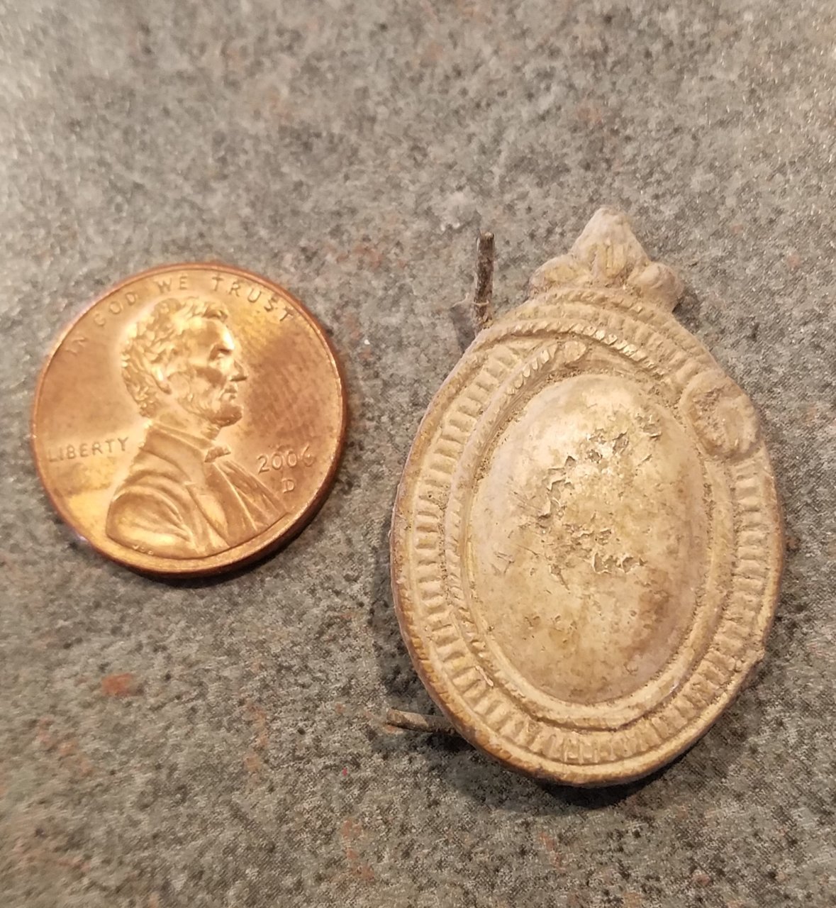 Brooch obv.jpg