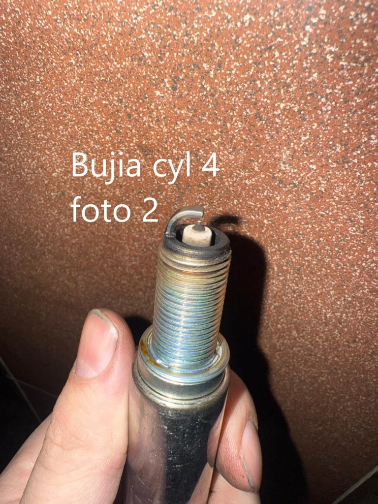 Bujia cyl 4 foto 2.jpg