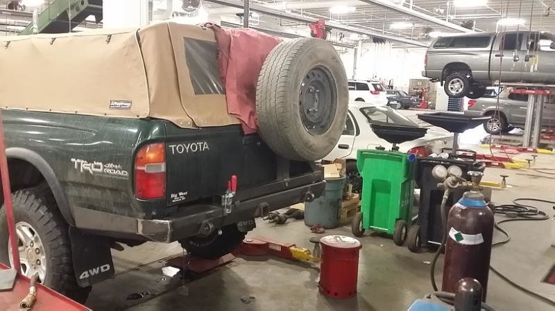 Bumper%20with%20tire%20carrier_zpsazne6f_5d6f39f2891a720e91f825a40b1ebb7085c6b67e.jpg