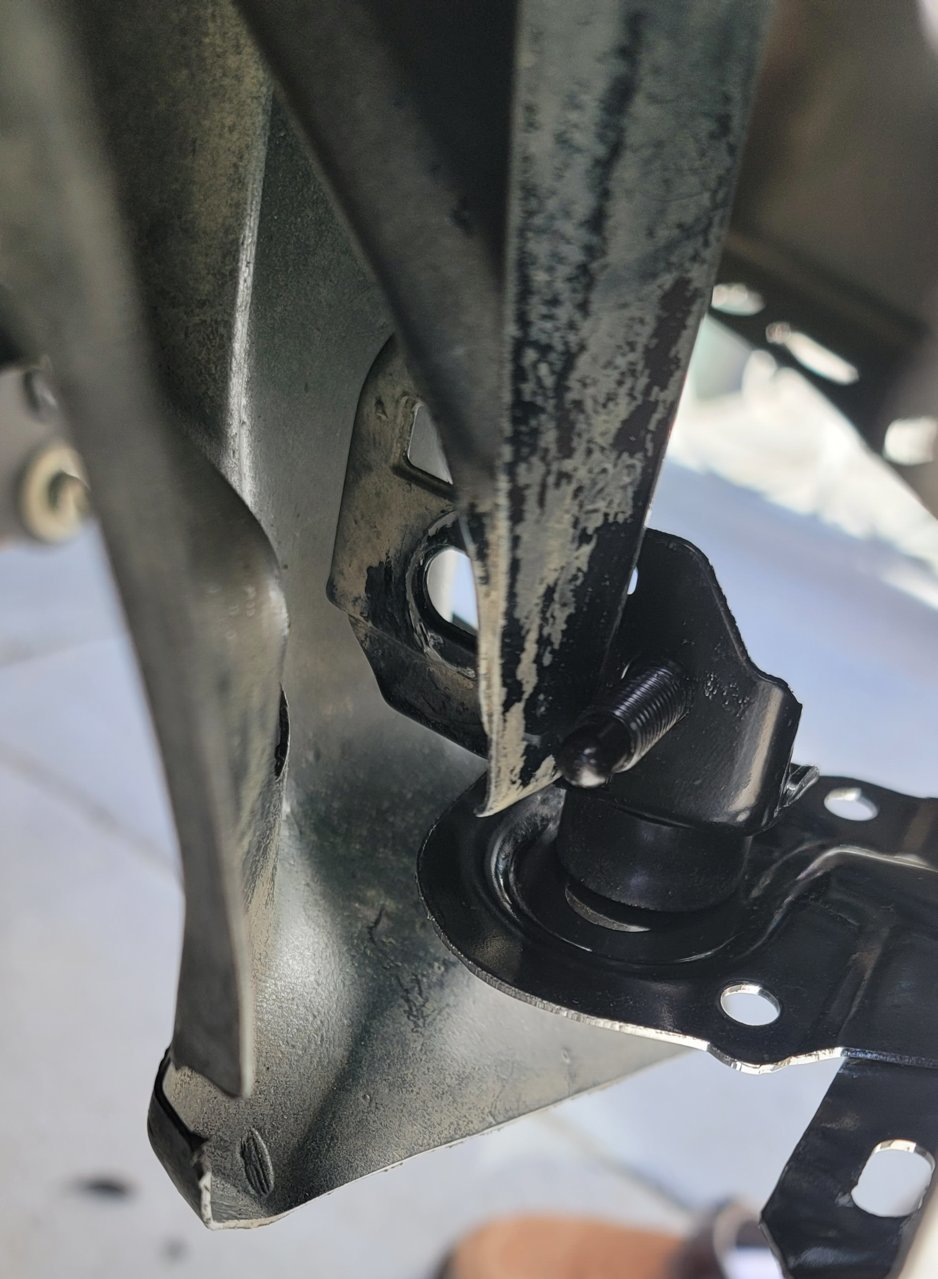 bumper & fender mount misaligned 2.jpg
