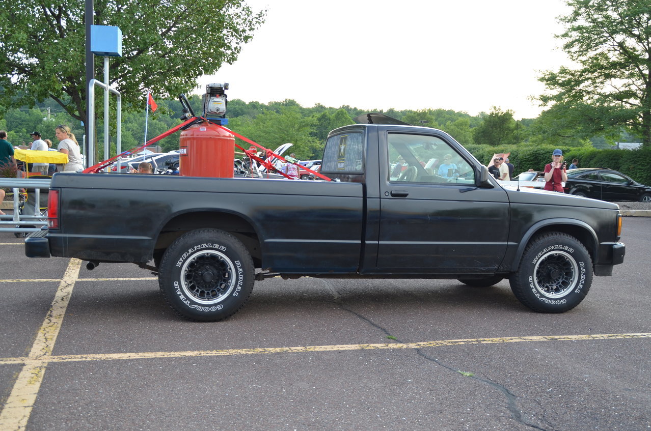 BuxMontStreetMachineAssociationCruiseNightsJuly12th2014 1330.jpg