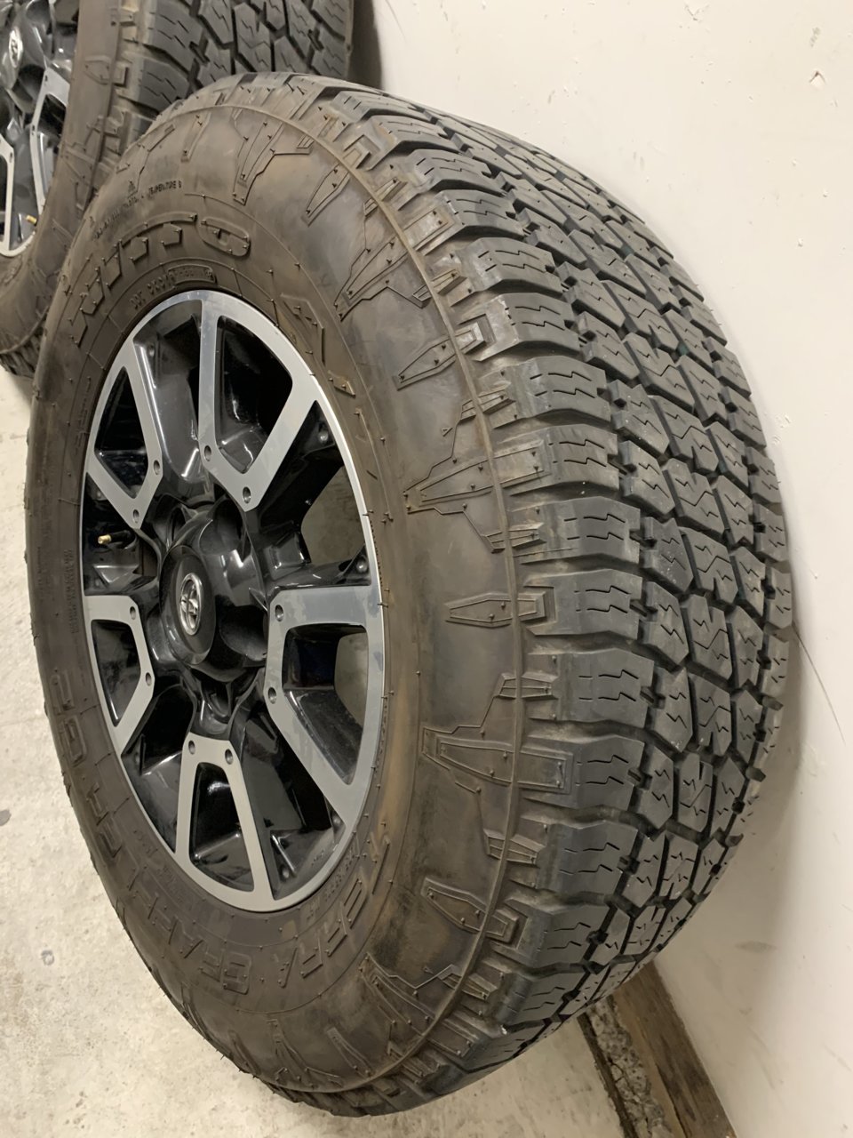 Tundra off-road wheels Nitto terra grapplers 275 65 18