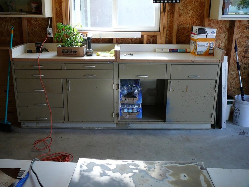 Cabinets Before 1.jpg