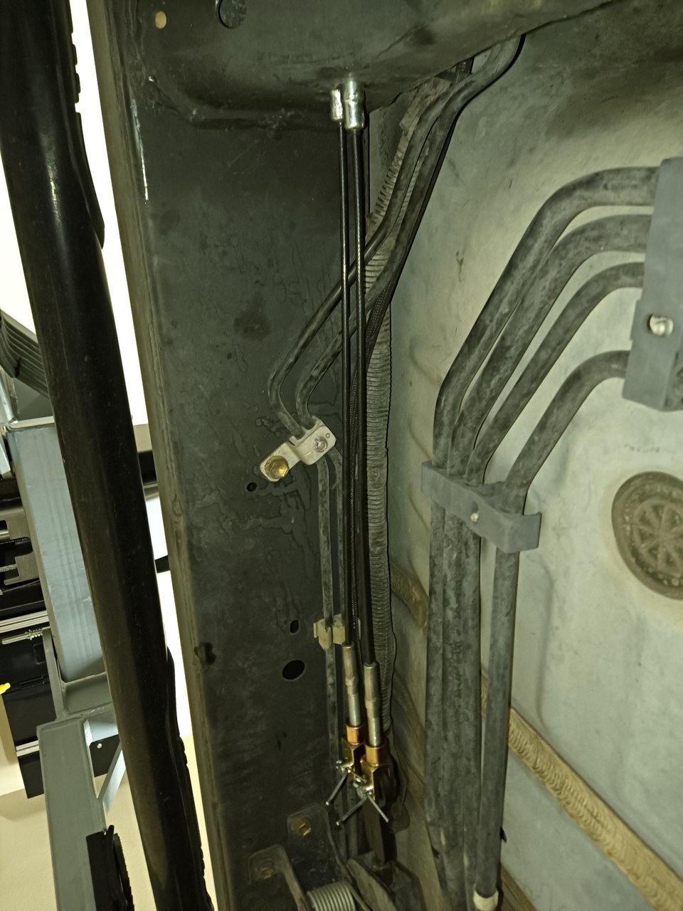 Cables coming thru crossmember.jpg