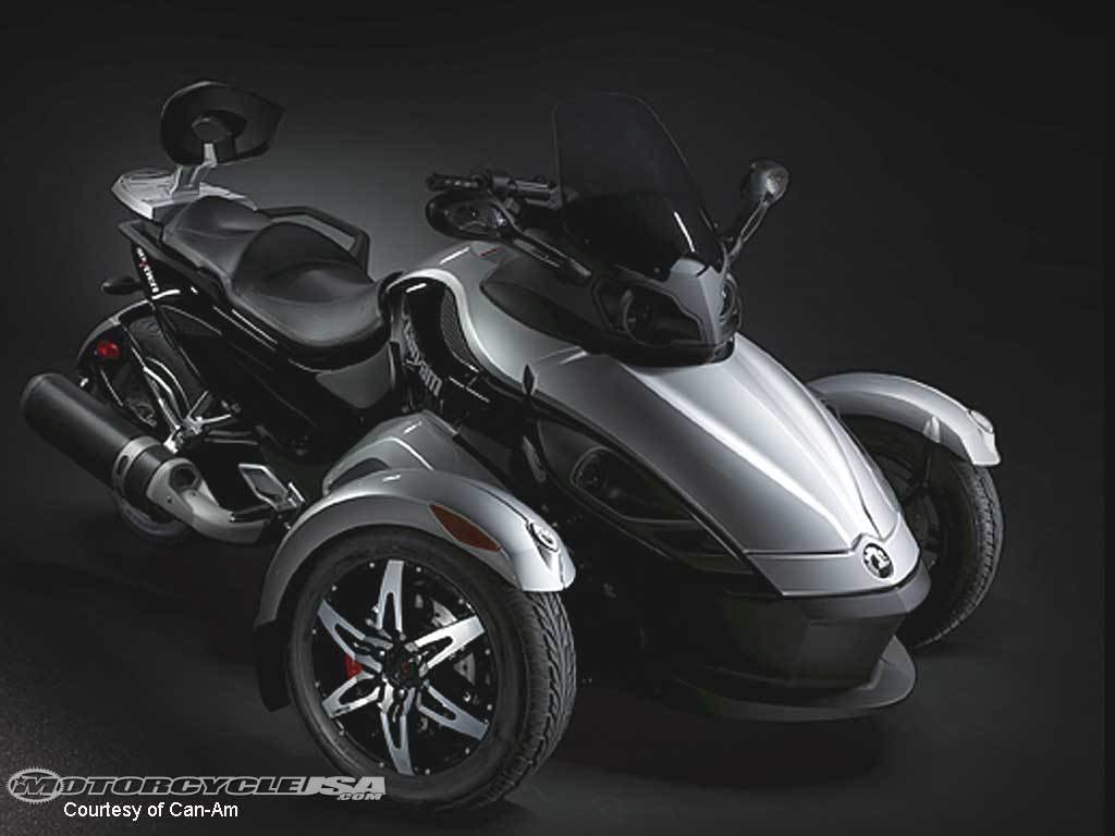 Can_Am_Spyder_-silver_694754e731fb3dce37418f5c7a5cdd4e8b18c409.jpg