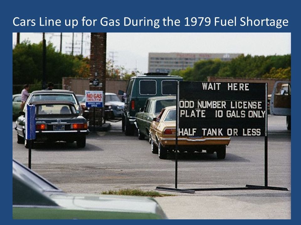 Cars+Line+up+for+Gas+During+the+1979+Fuel+Shortage.jpg